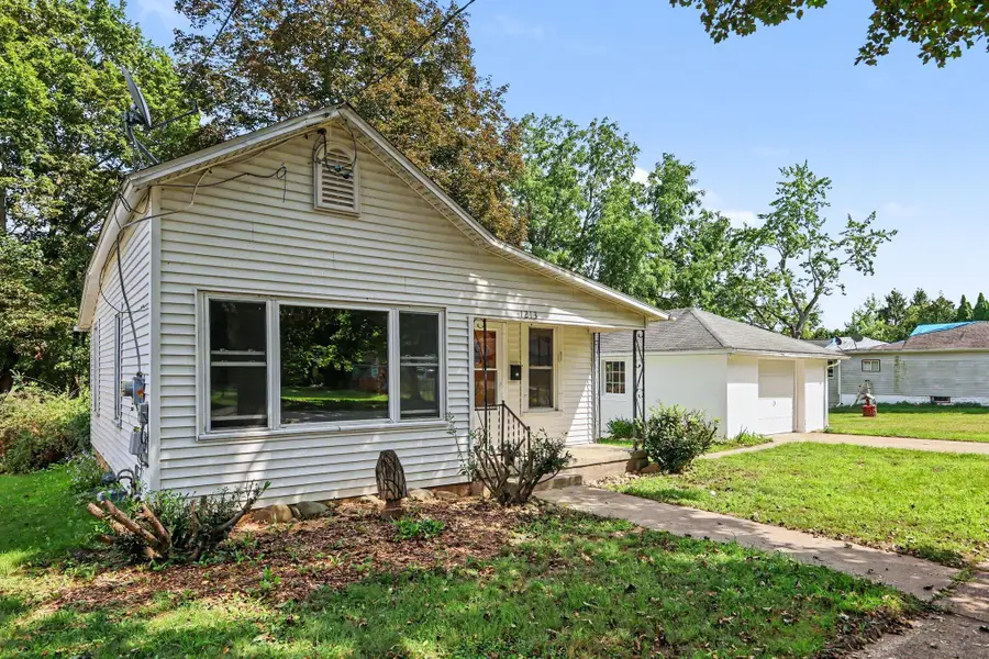 1213 Edwards Street, Albion, MI 49224 - #2
