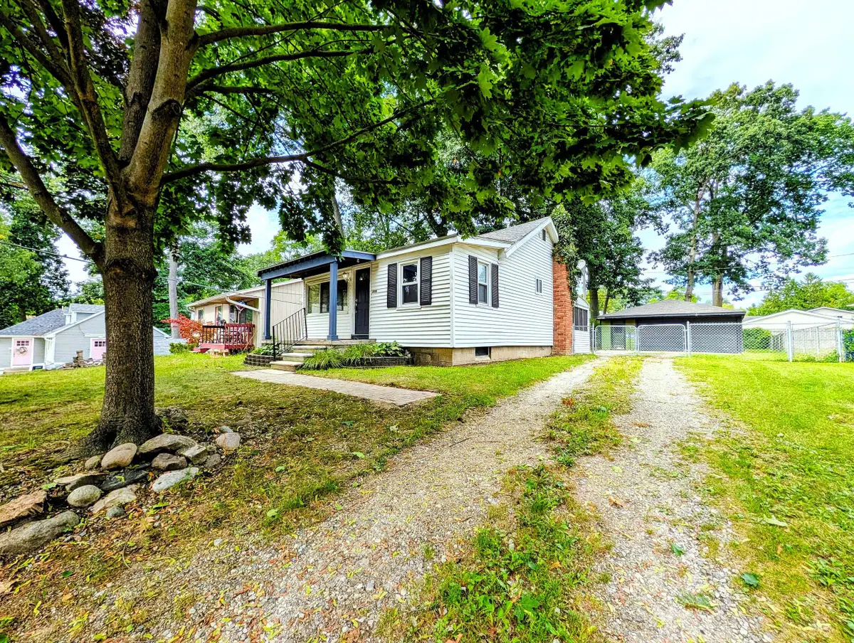 3918 Mapleleaf Road, Waterford, MI 48328 - #1