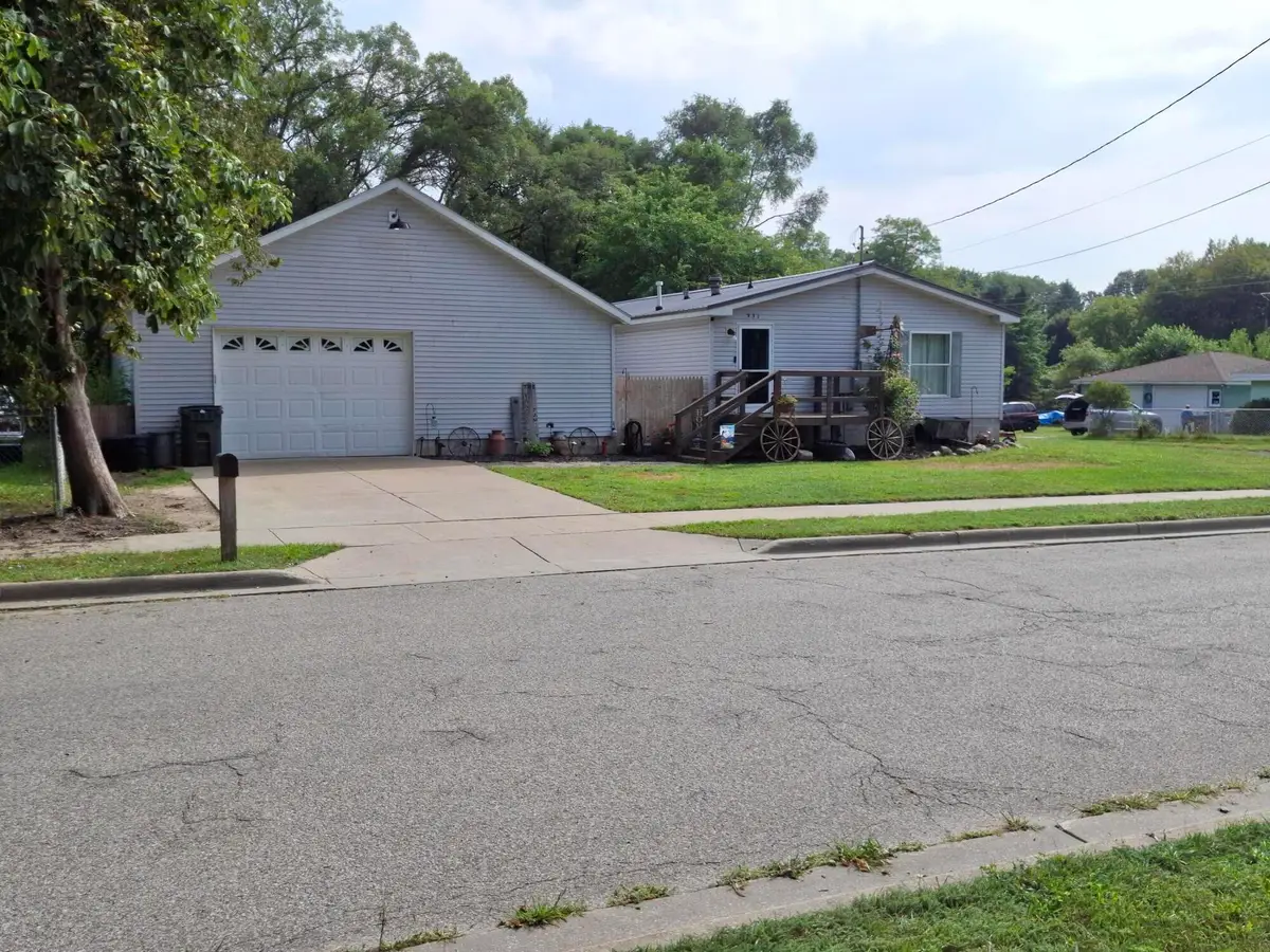 931 W Barney Avenue, Muskegon, MI 49441 - #1