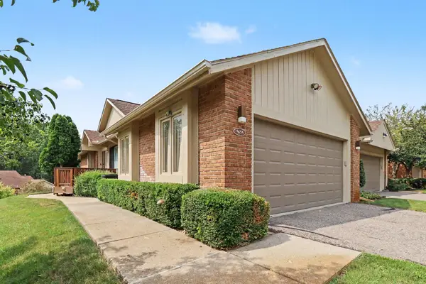 5655 Hillcrest Circle E, West Bloomfield, MI 48322