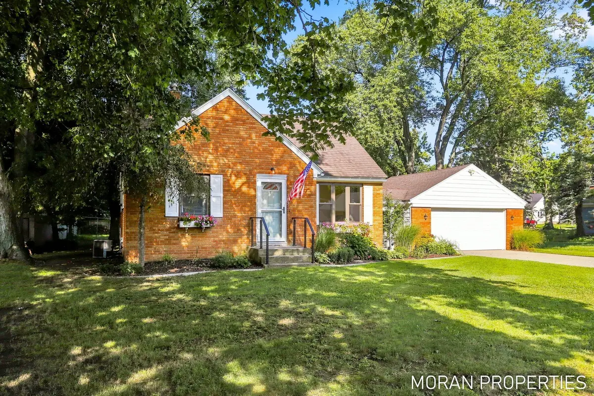 210 Hope Avenue, Holland, MI 49423 - #1