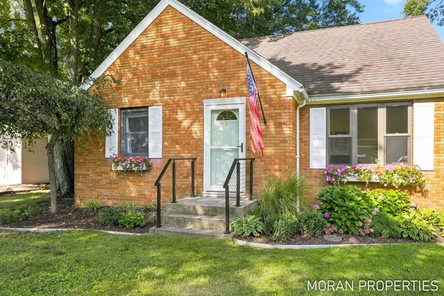 210 Hope Avenue, Holland, MI 49423 - #2