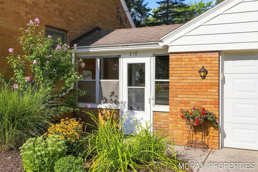 210 Hope Avenue, Holland, MI 49423 - #3