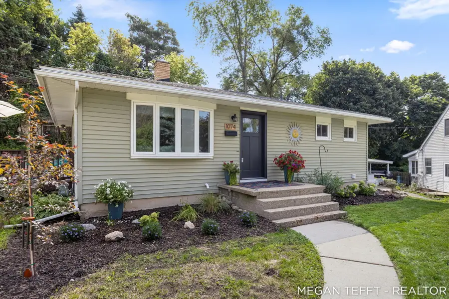 1074 Washtenaw Drive Ne, Grand Rapids, MI 49505 - #2