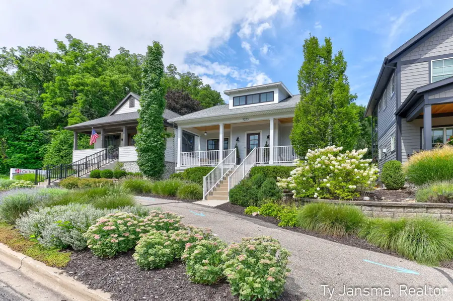 7253 Bradfield Street Se, Ada, MI 49301 - #3
