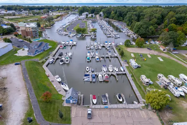 40 N Bailey Avenue #5, South Haven, MI 49090