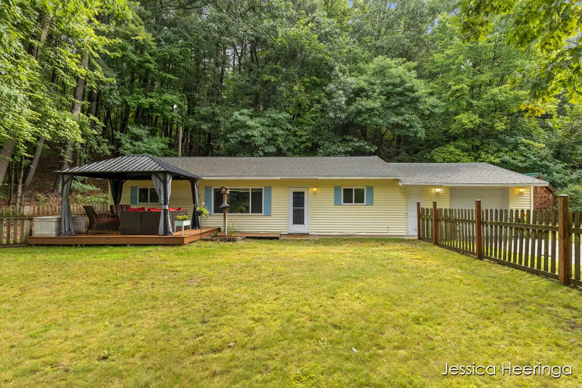 13900 Weeks Drive Ne, Greenville, MI 48838 - #1