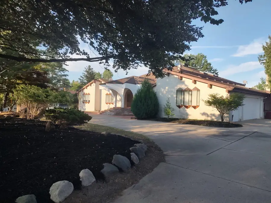3541 Ridgeview Court, Bloomfield Hills, MI 48302 - #2