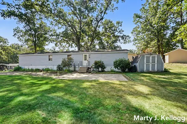2511 S Fawn Avenue, White Cloud, MI 49349