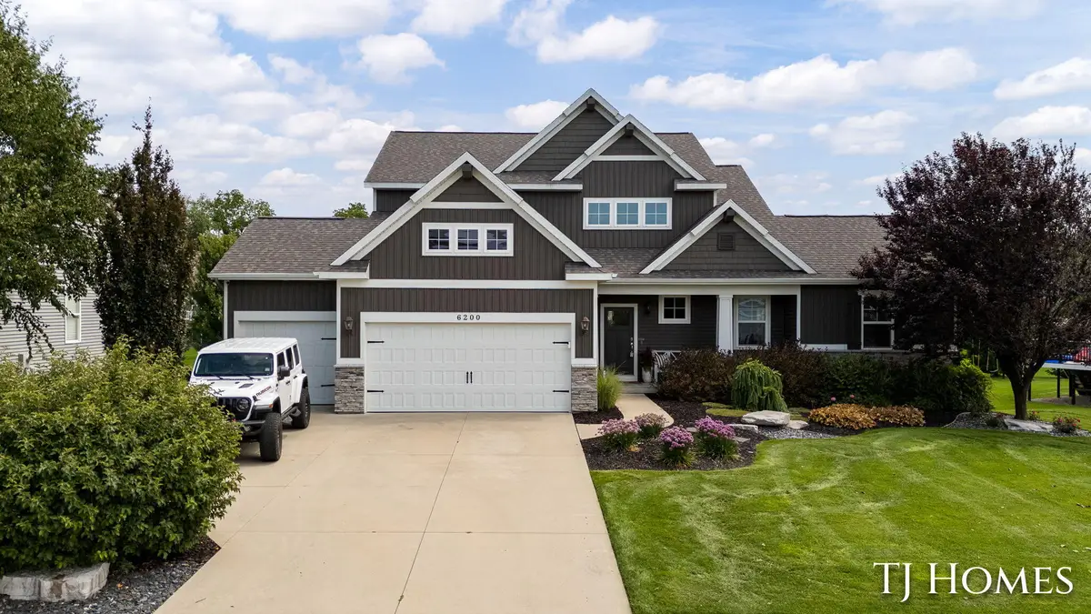 6200 Kuiper Drive Sw, Grandville, MI 49418 - #1