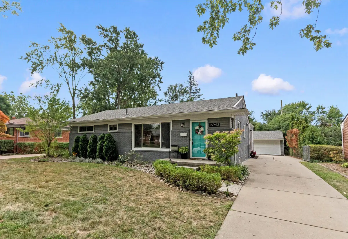16943 Elizabeth Street, Beverly Hills, MI 48025 - #1