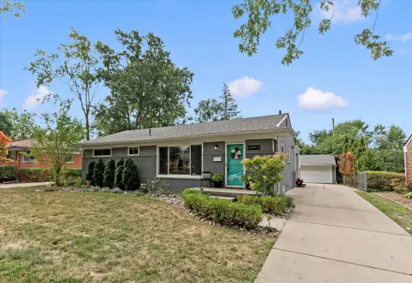 16943 Elizabeth Street, Beverly Hills, MI 48025