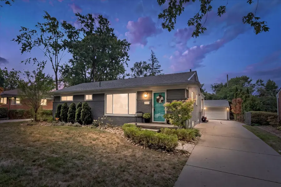 16943 Elizabeth Street, Beverly Hills, MI 48025 - #2