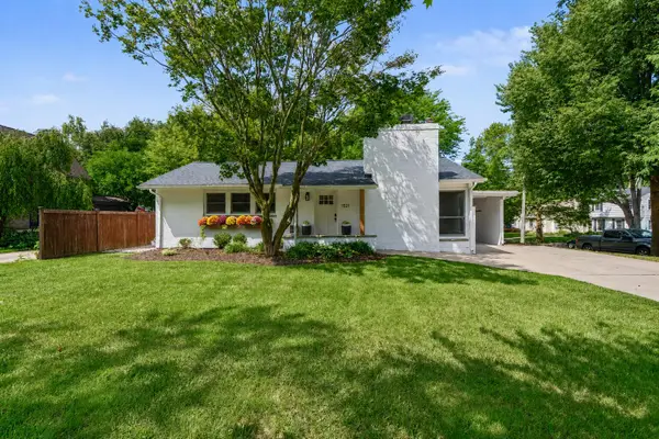 1521 Lake Grove Avenue Se, East Grand Rapids, MI 49506