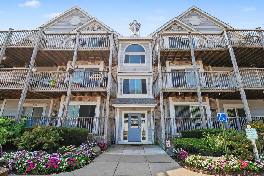 37522 Jefferson Avenue #103, Harrison Township, MI 48045 - #2