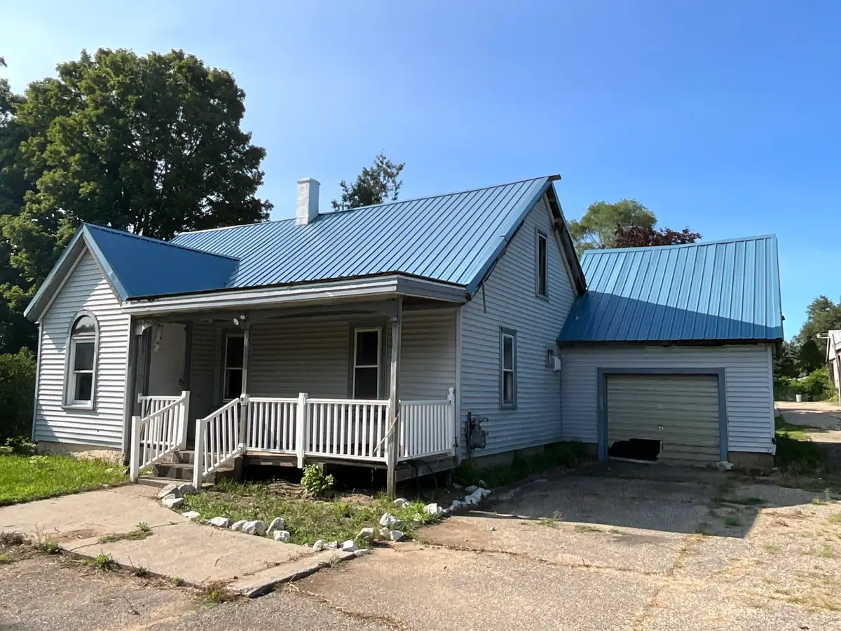2031 10 Mile Road Ne, Comstock Park, MI 49321 - #1