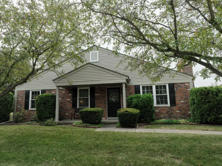 15810 Cambridge Drive, Clinton Township, MI 48038 - #2