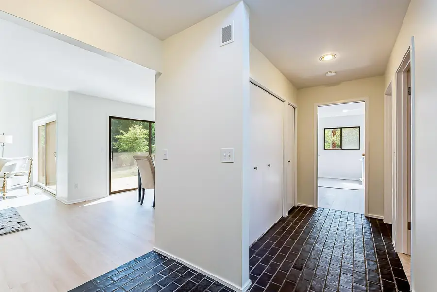 1 Westbury Court, Ann Arbor, MI 48105 - #3