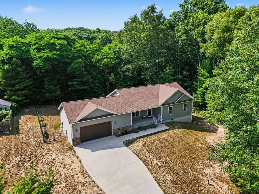 2047 N Lakeshore Drive, Ludington, MI 49431 - #3