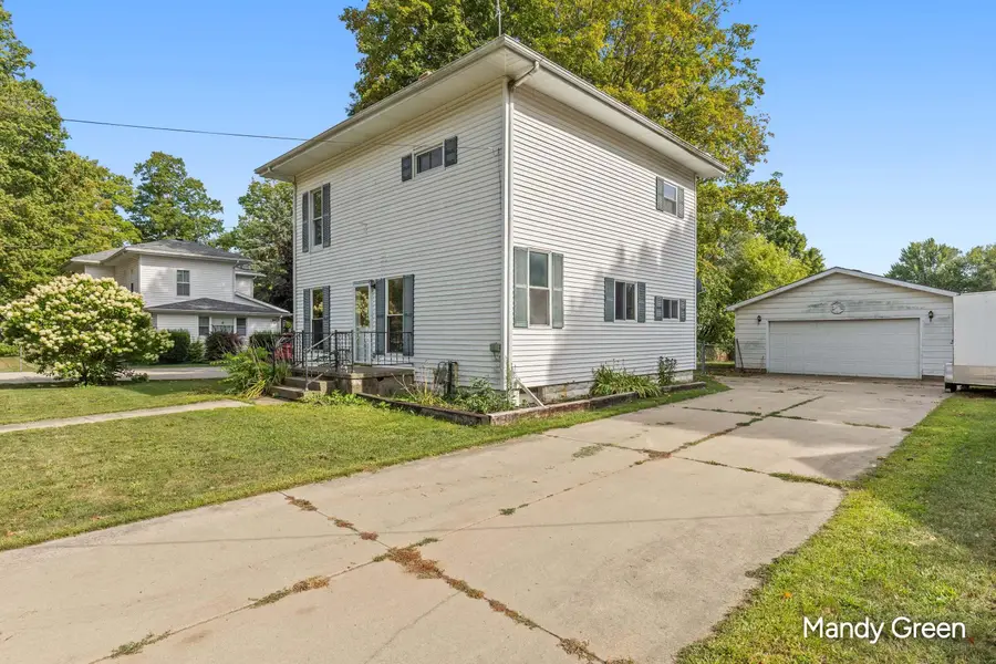 113 W Maple Street, Carson City, MI 48811 - #2
