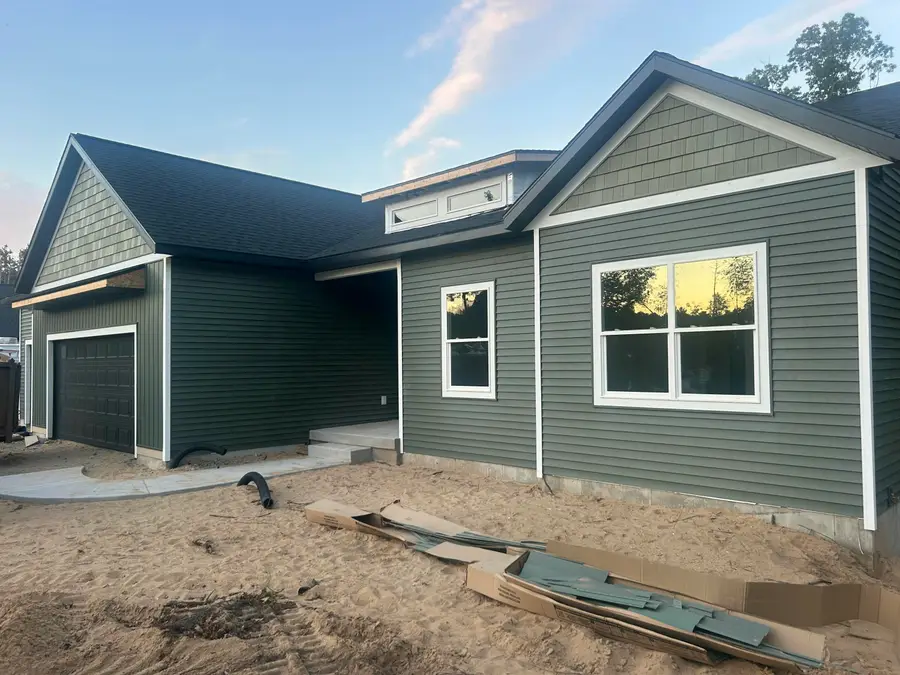 6226 English Avenue Ne, Comstock Park, MI 49321 - #2