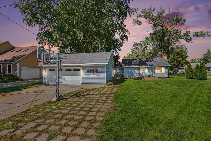 66 Lakeview Avenue, Norton Shores, MI 49444 - #2
