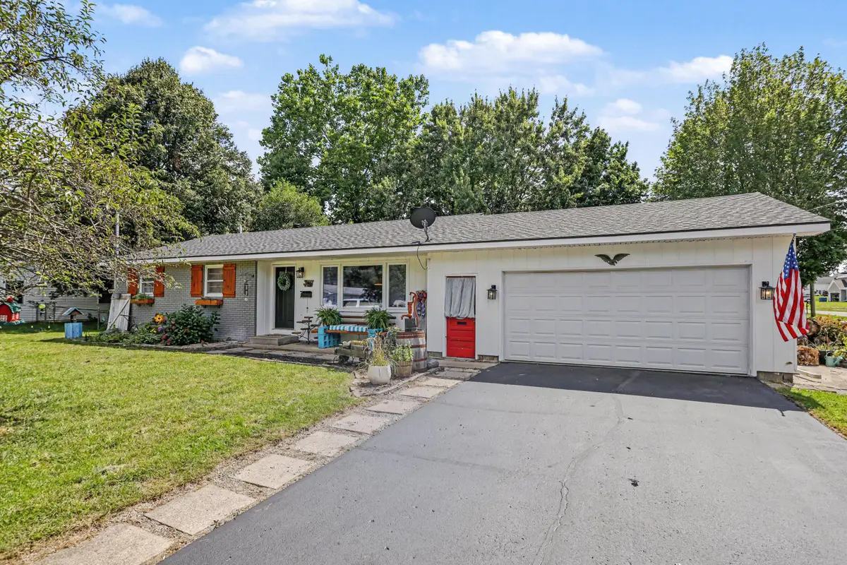 319 W Willard Street, Paw Paw, MI 49079 - #1
