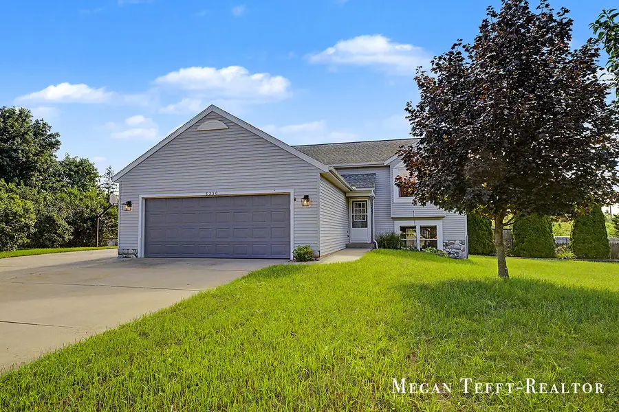 6230 Belmont Farms Ne, Belmont, MI 49306 - #2