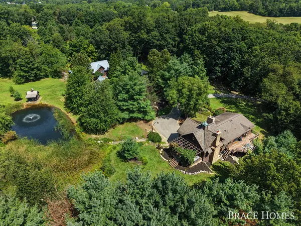 5501 Canyon River Drive Ne, Ada, MI 49301