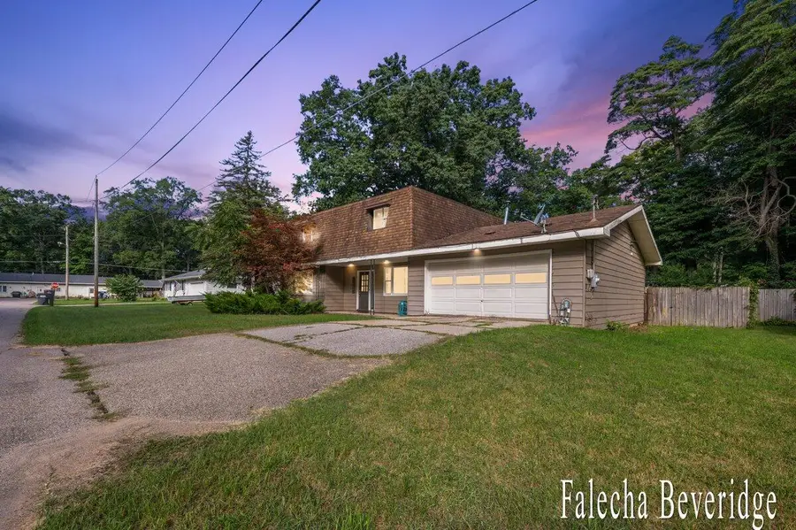 6989 Hiawatha Drive, Coloma, MI 49038 - #2