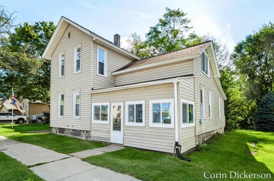 108 S Michigan Avenue, Vicksburg, MI 49097 - #2