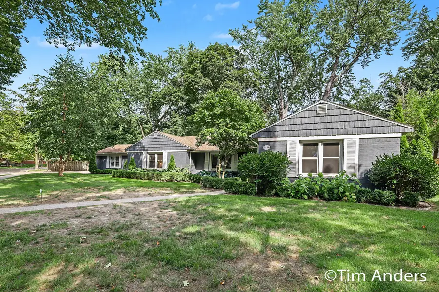 1414 Rosalind Road Se, East Grand Rapids, MI 49506 - #2