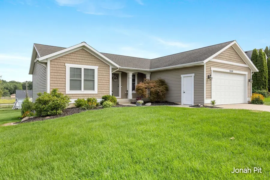 5235 Quest Drive Sw, Wyoming, MI 49418 - #2