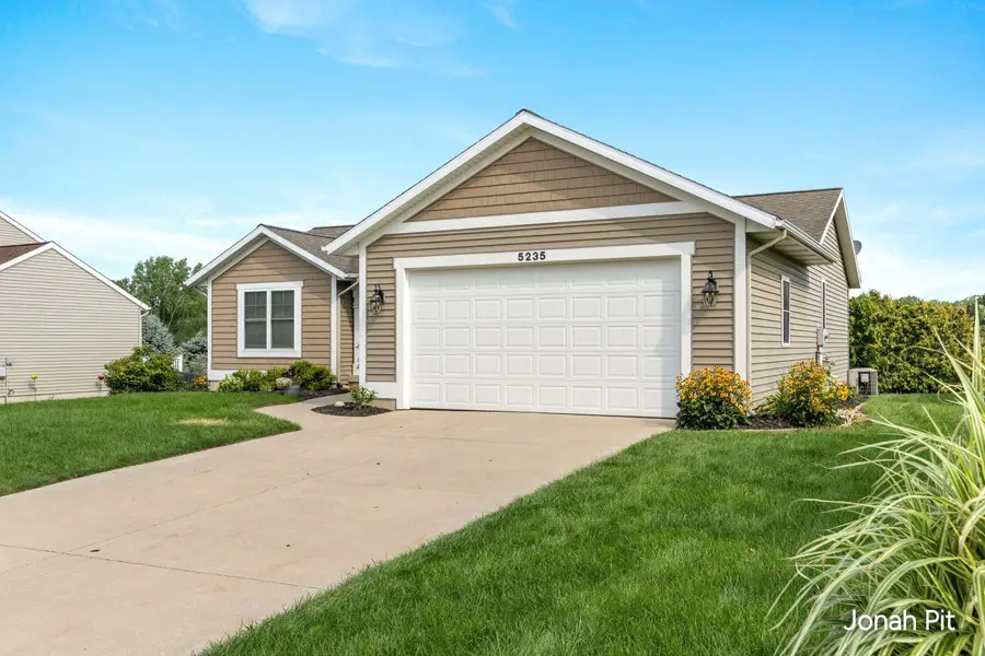 5235 Quest Drive Sw, Wyoming, MI 49418 - #3