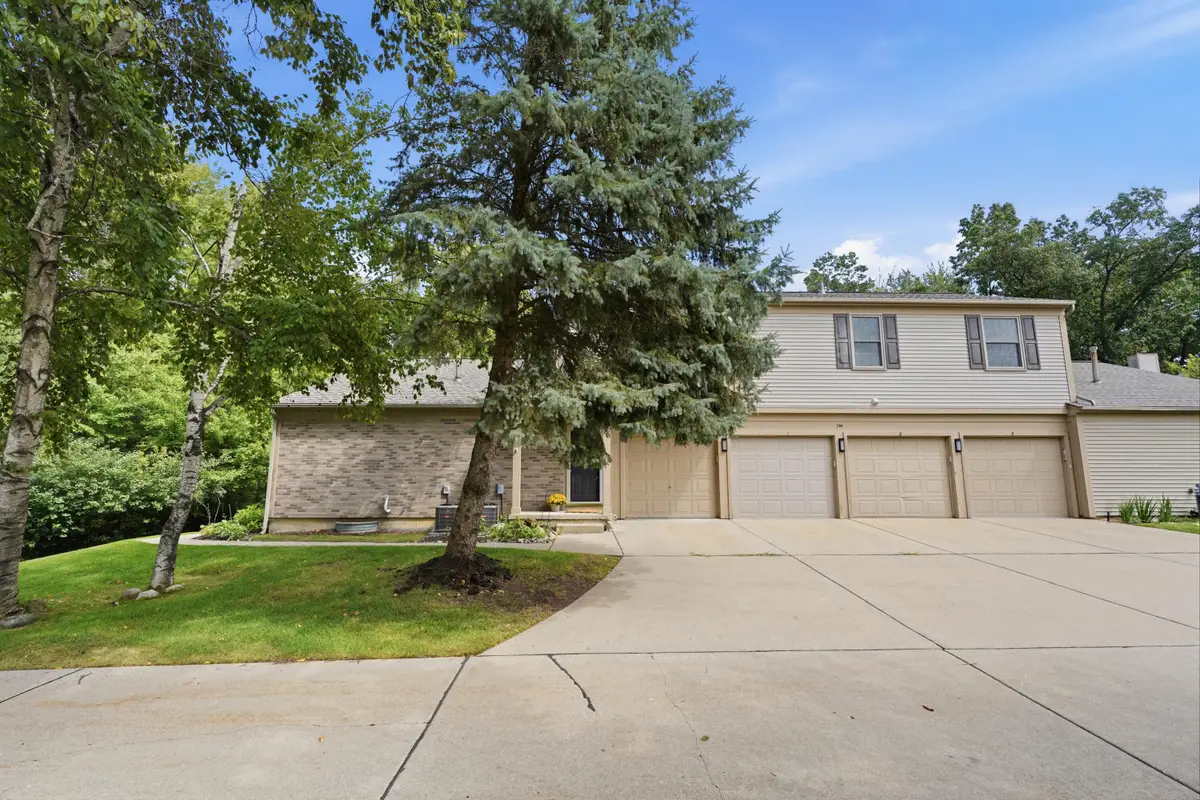 240 Pine Tree Ridge Drive #4, Waterford, MI 48327 - #1