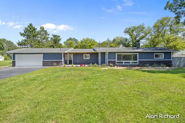 8446 Vinton Avenue Nw, Sparta, MI 49345