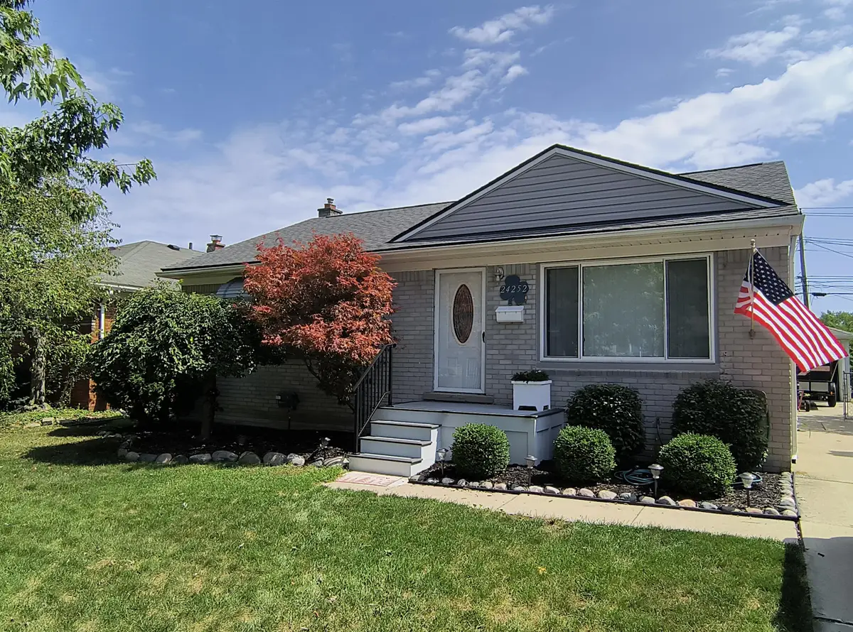 24252 Johnston Avenue, Eastpointe, MI 48021 - #1