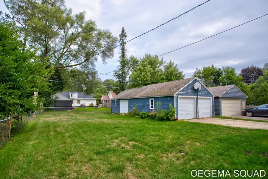 15 E 35th Street, Holland, MI 49423 - #2