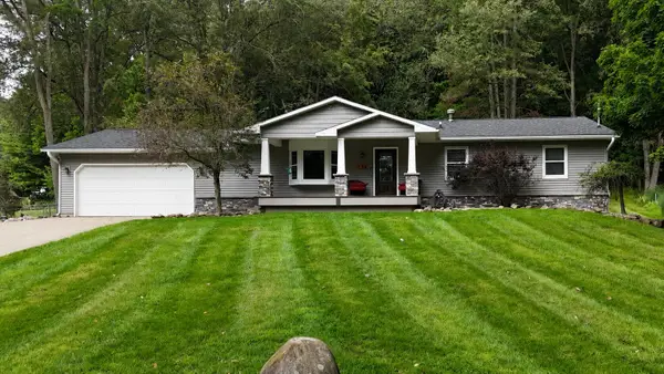 134 Pinecrest Drive, Jonesville, MI 49250