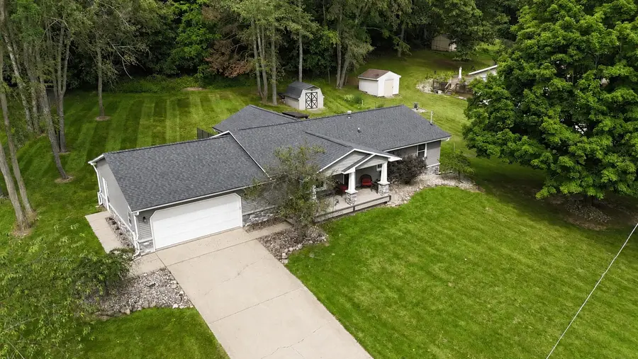 134 Pinecrest Drive, Jonesville, MI 49250 - #2