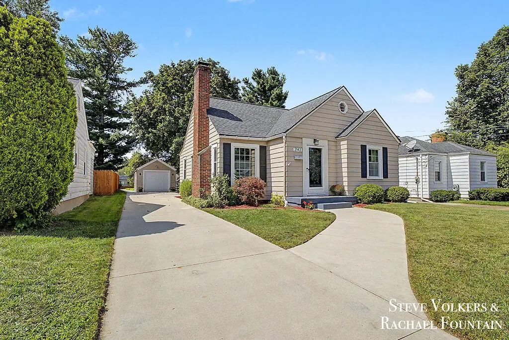 2143 Houseman Avenue Ne, Grand Rapids, MI 49505 - #1