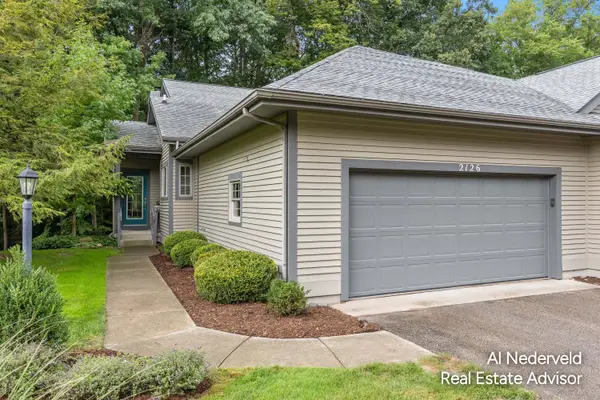 2126 S Cross Creek Drive Se, Grand Rapids, MI 49508