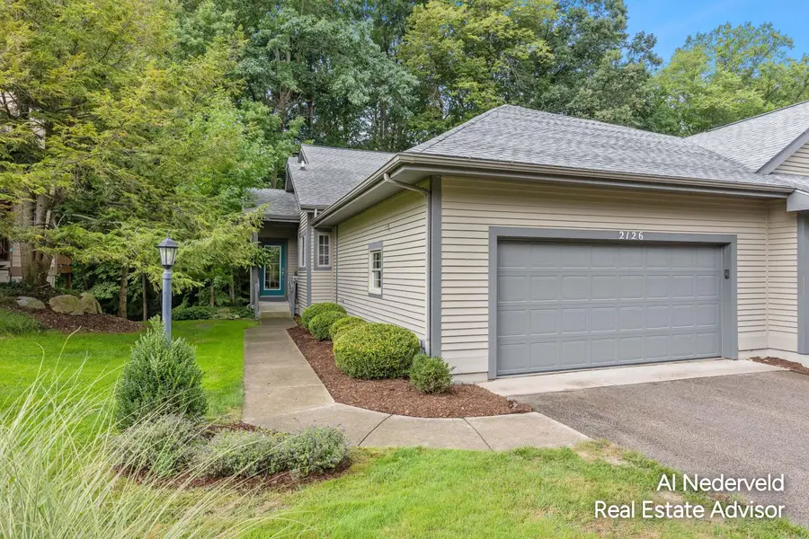 2126 S Cross Creek Drive Se, Grand Rapids, MI 49508 - #2