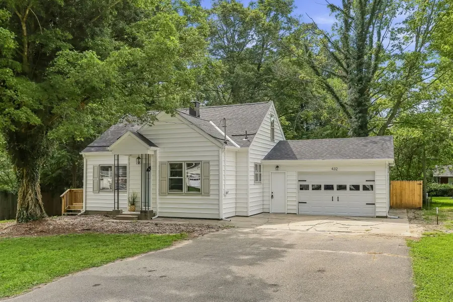 432 E Baldwin Avenue, Watervliet, MI 49098 - #2