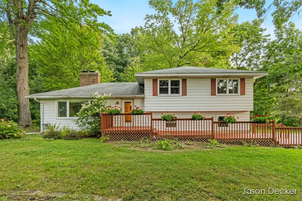 6181 10 Mile Road Ne, Rockford, MI 49341 - #1