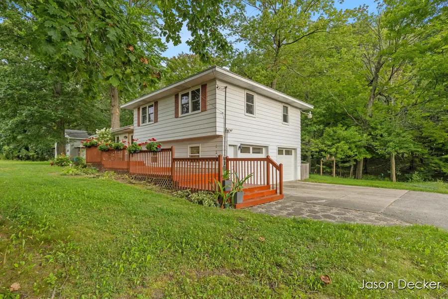 6181 10 Mile Road Ne, Rockford, MI 49341 - #2