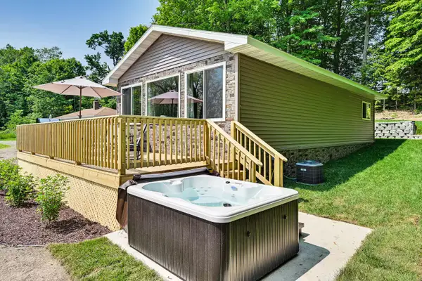48781 Rush Lake Road, Hartford, MI 49057