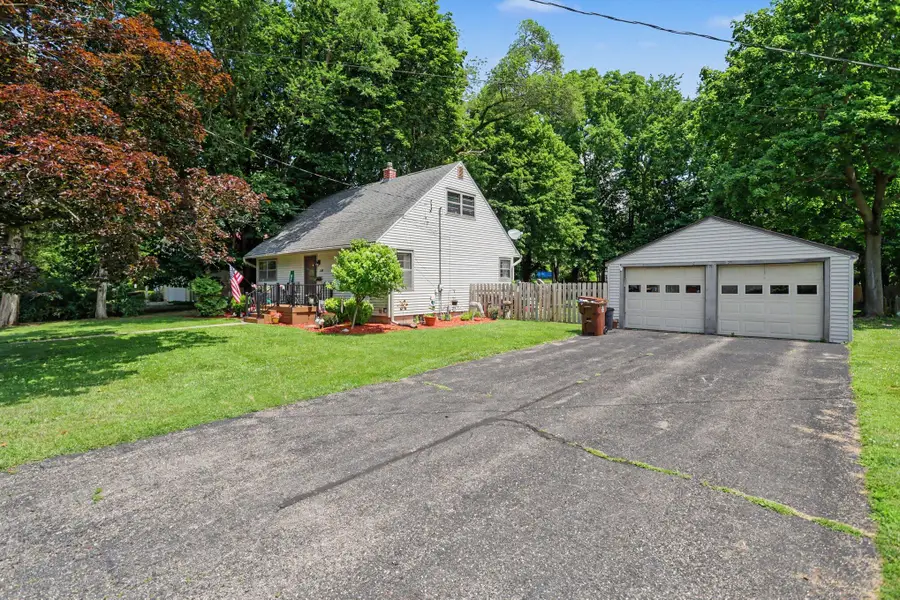 548 N Linden Street, Marshall, MI 49068 - #2