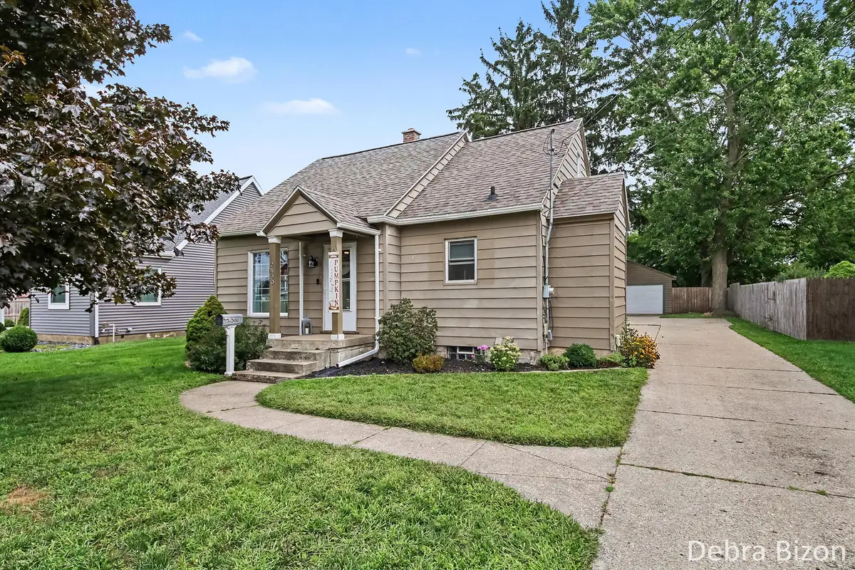 2490 Hague Avenue Sw, Wyoming, MI 49519 - #1