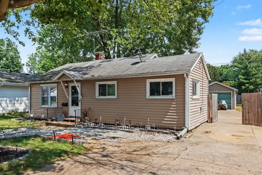806 S Lincoln Avenue, Three Rivers, MI 49093 - #2